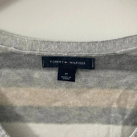 💖HOST PICK💖 Tommy Hilfiger v-neck striped sweater - Picture 4 of 5